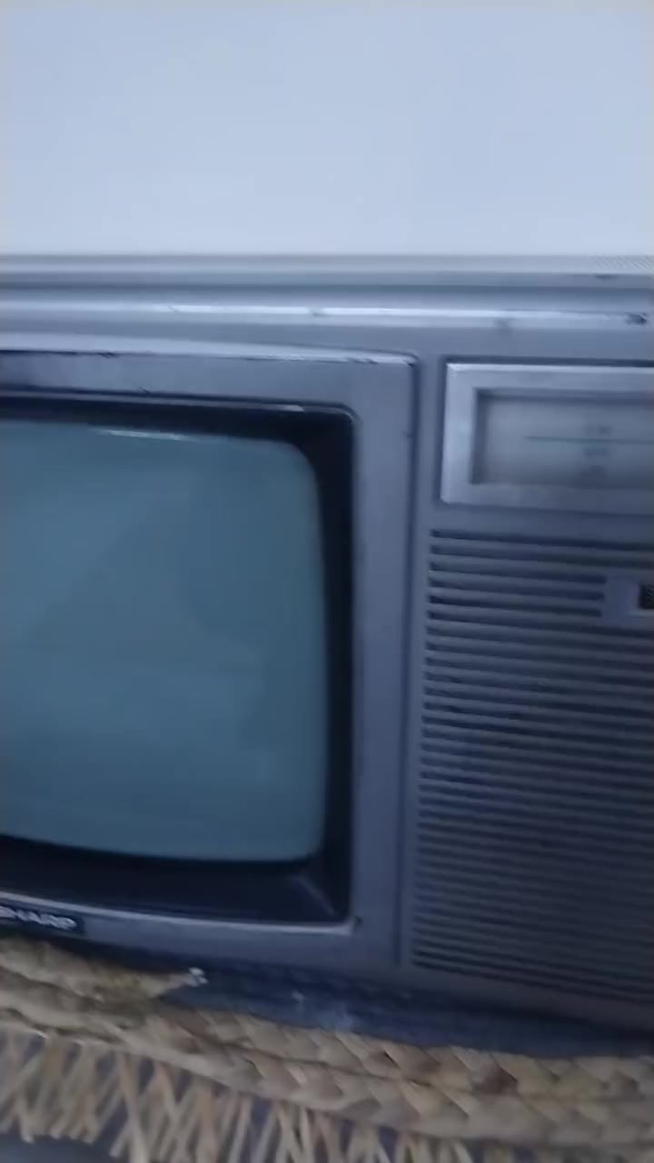 مسجل راديو تلفزيون ياباني شغال بس التلفزيون شغال بس مااعرف متلع صوره نظيف قبق مسجل نقص سعر مراسله خاص غير متواجد بل تعليقات


**إذا كنت صاحب هذا الإعلان وتريد حذفه لأي سبب، رجاءا أرسل رسالة إلى الدعم الفني**