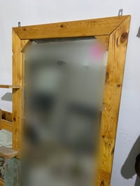 يوجد مرايات و رفوف محل حلاقه للبيع عدد مرايات 3 قياس كبير  و رفوف 4 صغ...