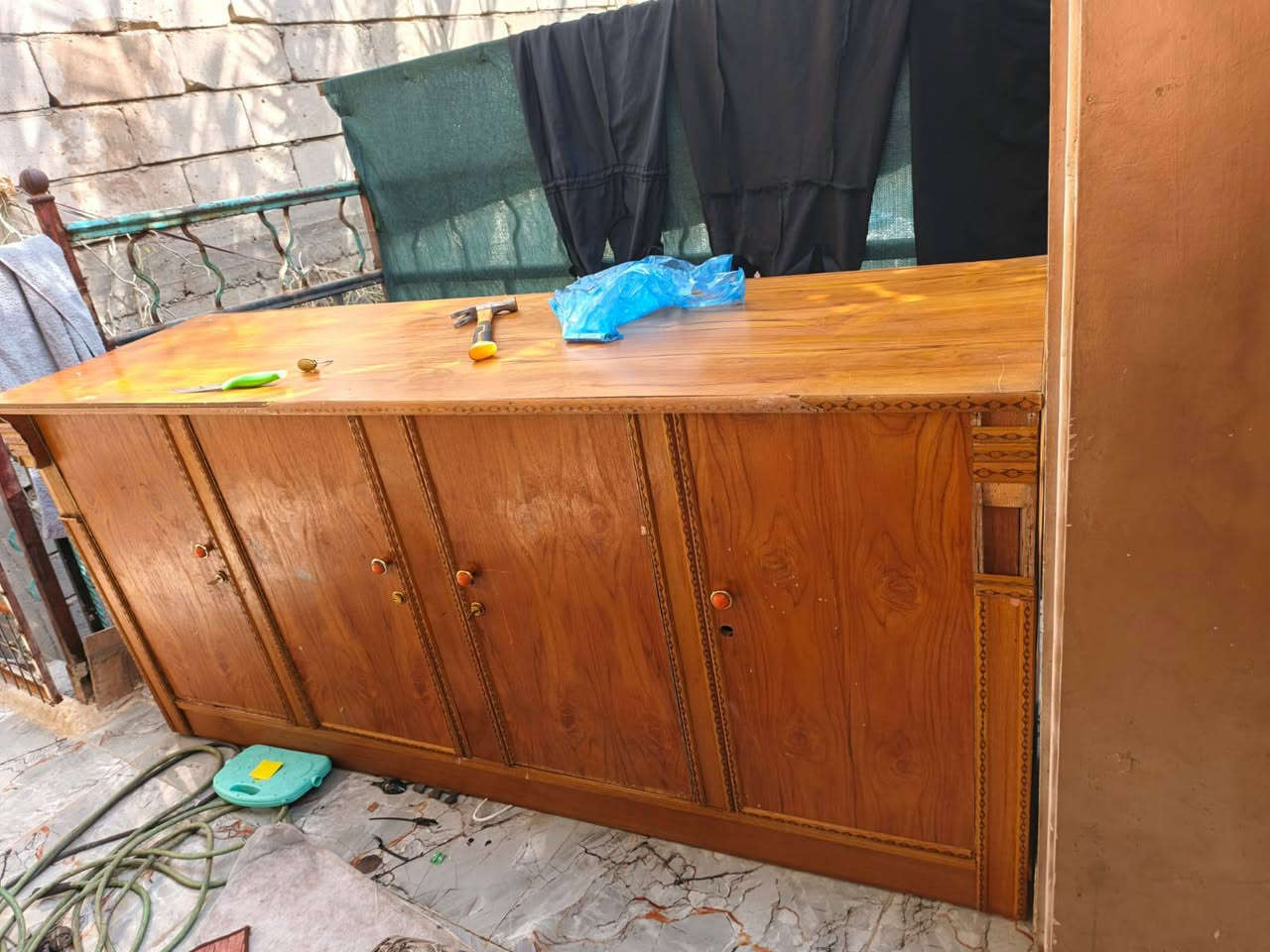 كنتور بابين وبوفيه للبيع مثل ماواضحات بالصور سعرهم 150 ثنينهن *********** الرقم بي
