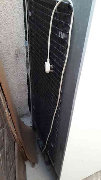 ثلاجة الحافظ موديل ٢٠٢٣ الكمبريسر شغال المشكلة ليك بالبواري . الرقم ***********
