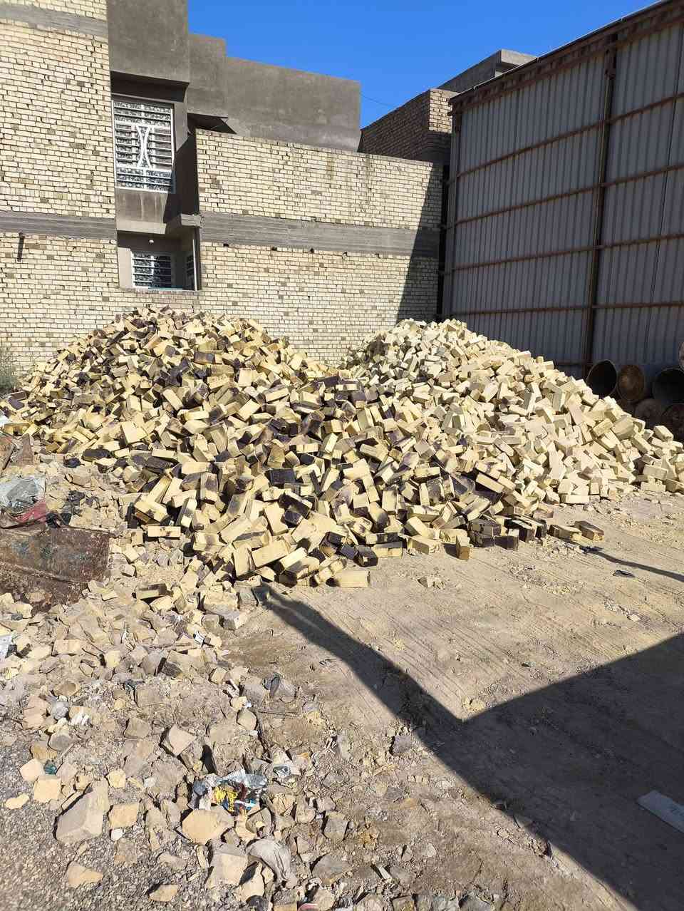 يتوفر طابوق درجه اولى قالب واحد وركن عدد 8الاف وزياده 300طابوقه واصل جميع اقضية محافظه بابل ***********؟؟؟؟؟***********
