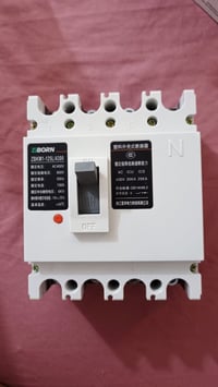 قاطع دوره رباعي اصلي حجم كبير داخل كارتونه 100امبير  السعر 18 الف ضمان...