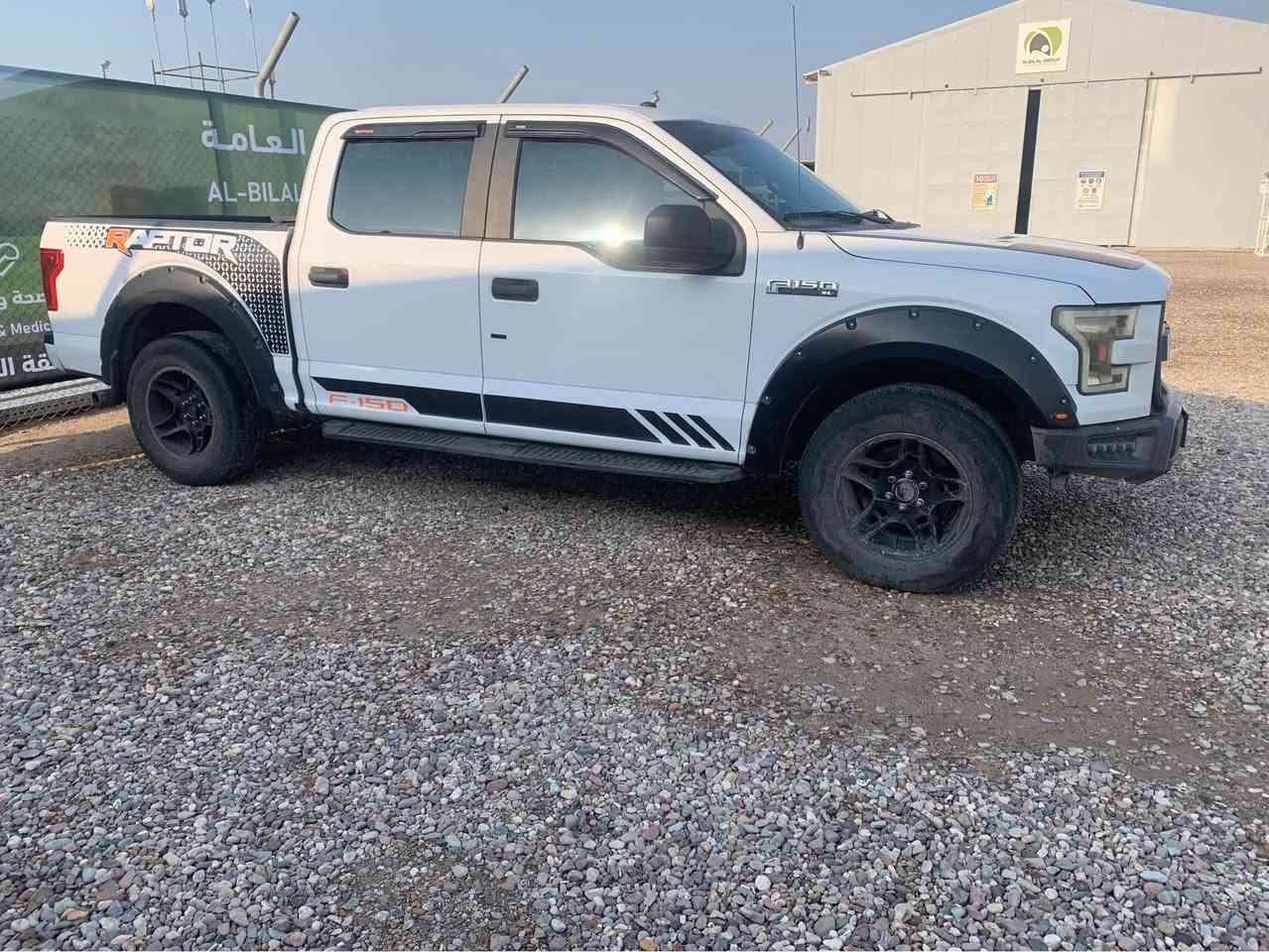 السلام عليكم 

فورد F150 XL
موديل 2017 
باب طويل بدي قصير المرغوب
سنويه لل2028 
هزه لل2026 شهر ال11
أربيل الجديد بسمي بدون ضريبة الأرقام الشمالية تكلفة التحويل 145 الف 
لون ابيض عليها كت رابتر نفخات شباك دعامية وشومات 
كاميرات امامي خلفي داش كام 
محرك ممفتوح حجمه 3500CC تنفس طبيعي بدون توربو
ضايفلها منضومة غاز كاملة جديده التفويله إذا صفر ب 11الف تمشيك 280 km
ماشيه 148 الف 
الكير ممفتوح 
ادامة كامله من الألف للياء 
لايتات زنون عالي نهار ابيض وناصي
سستم صوت كامل 
حساسات خلفيه بلاد 
كير تعليك يعني بل وسط كرسي وقاصة مخفيه 
 مرفعه 3انج تقريباً
بيها صبغ الباب الخلفي مال الصندوك وربع او اقل الربع من الچامبغ فقط الخلفي طبعاً
صدر امامي خلفي جديد 
هندبريك بصمة كهربائي 
بيها خاصية المآي كي تحدد بصمة لشخص ثاني بسرعه معينه وبسستم معين بيها بصمتين 
تشغيل عن بعد بيها 
تخم تاير اكثر من نص عمر جديد
باب هايدروليك 
الغرفة مدوشمة رابتر جلد داخلها كلش نضيف كامل الدشبول الكراسي السقف كله جديد 
أناره جوه السياره بس يرادلها ربط 
تشتغل عادي محسن طبيعي بدون 0دفانز
سونارها موجود جديد 
السيارة صدك احلى من الصور بهوايه 

الموقع /بغداد -المنصور حي دراغ 
للاستفسار /*********** واتساب خاص كله موجود 
السعر /200وبيها مجال بسيط انشالله
البيع لغرض التحديث فقط بغداد, العراق
