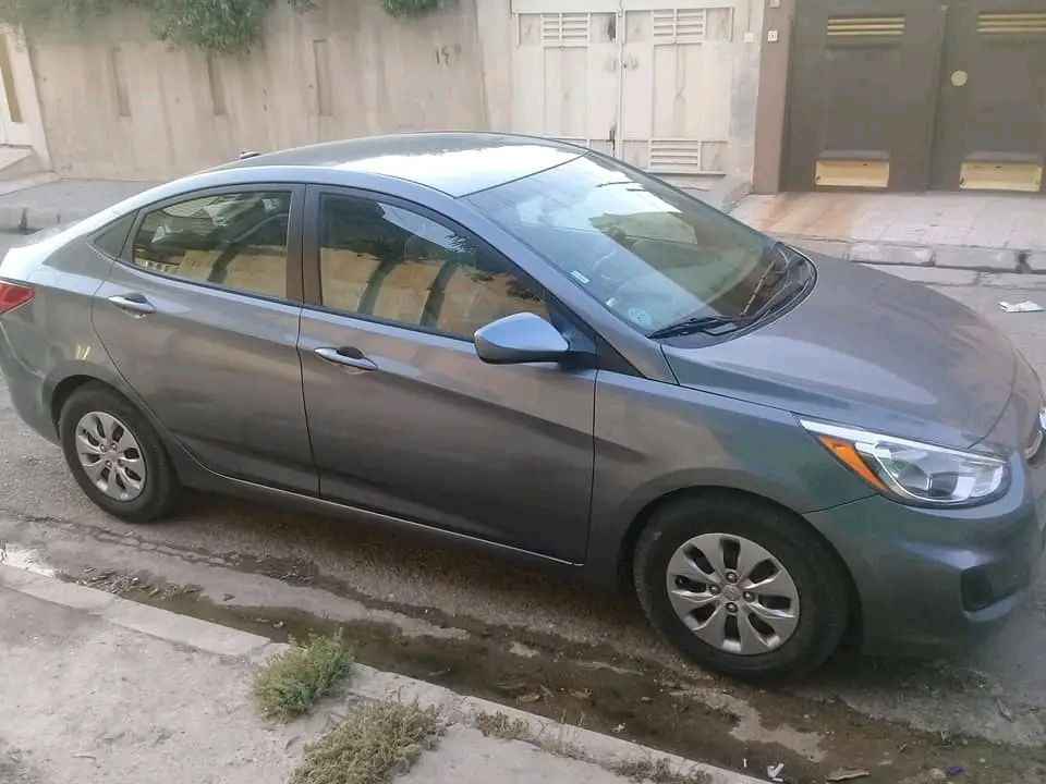 اكسنت ٢٠١٧ ضرر بيها بالباب بارد فقط موضح بالصورة ماشية ١٤٨ الف ميل رقم نينوى الماني بسمنا السعر ١١٠ للتواصل على الرقم 
***********
