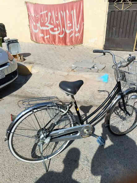 السلام عليكم بايسكل حاوية قبل فترة اخذتة البايسكل نضيف كير وحساس كير 3 نمر السعر 115 وبي مجال مكاني كربلاء الرقم ***********
