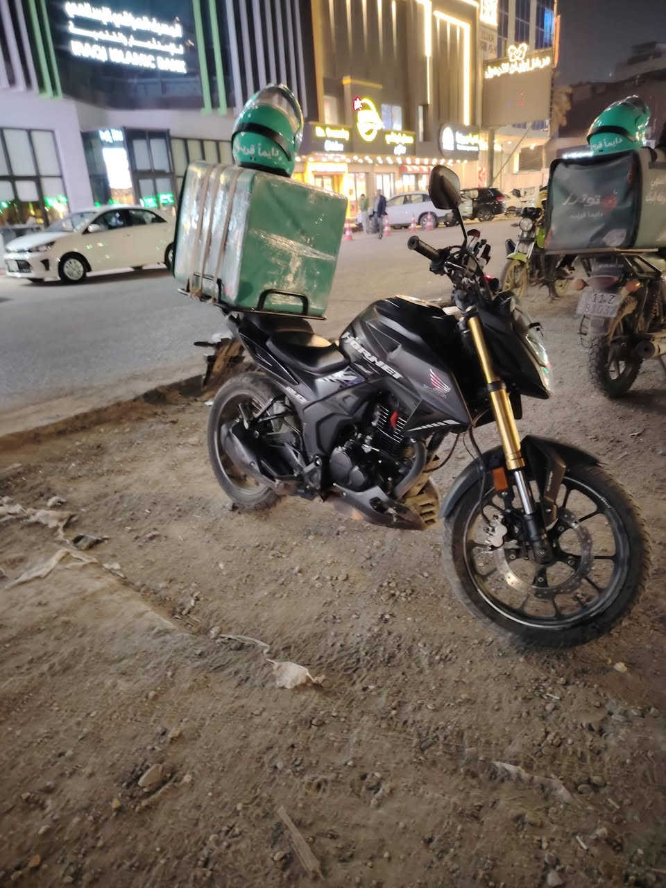 سلام عليكم شباب هونده هورنت ياباني موديل 25 ماشيه لفين يعني زيرو بيه مانع نزلاق بيه حساسات السعر 4 وميه بيه مجال دراجه محرك 200 حقيقي ماشيه لفين يعني زيرو منزله من عجلت الخليج 5ونص ***********
