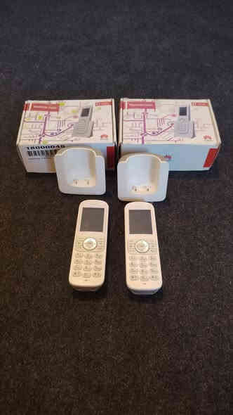 تلفون كلاسيك هواوي كامل ملحقاته الجهاز بطاريته مال نوكيا صرصر ويجي وياه قاعده تريده للمكتب يصير تريده محمول طلعه من القاعده شاحنته كلكسي يشغل جميع الخطوط صوته جدا عالي هذني قطعتين اخوات سعرهن 80 الف *********** راسلني واتساب او تتصل عليه يوجد توصيل جميع المحافظات
