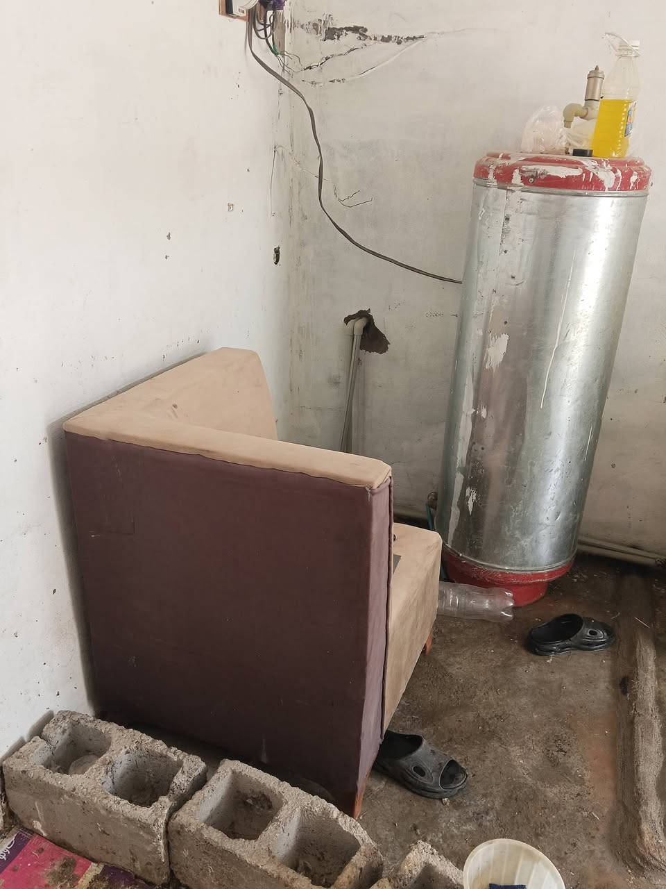 سلام عليكم عندي قراض محل كامله مال دجاج حي الصلايه مستخدمه اسبوع ميزان مستخدم اسبوع مولد و سنك و كيزر ومالت ذبح و طباخ وبريمز و سجاجين و موطور مي تانكيات اثنين السعر 600الف العنوان كركوك حي العروبه ***********
