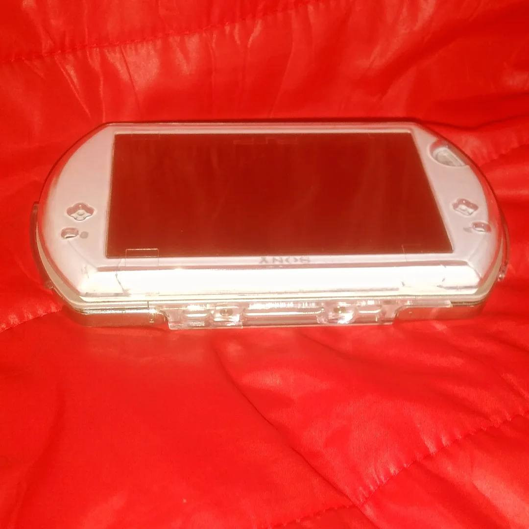 سلام عليكم 
جهاز العاب محمول
(PSP GO) SONY
يحتوي على الكثير من الألعاب المميزة 
حالة الجهاز جديد يأتي معه شاحن اصلي الخاص وبه ويمكنك تنزيل الألعاب عن طريق ربطه بجهاز الكمبيوتر
السعر 265 الف شامل أجور التوصيل 
للحجز والاستفسار 
***********
