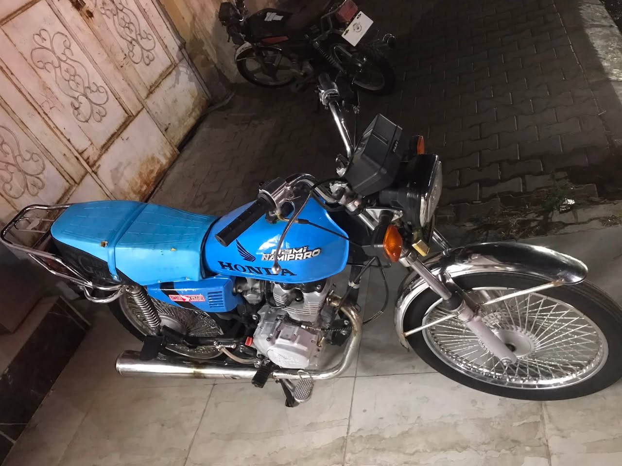 متاح نامي برو موديل 18 محرك لا صرف ولا بخار كهربائيات شغاله وياله عدله تايرات جدد سعر 325 وبي مجال شراي خاص او تصل ‭***********‬
