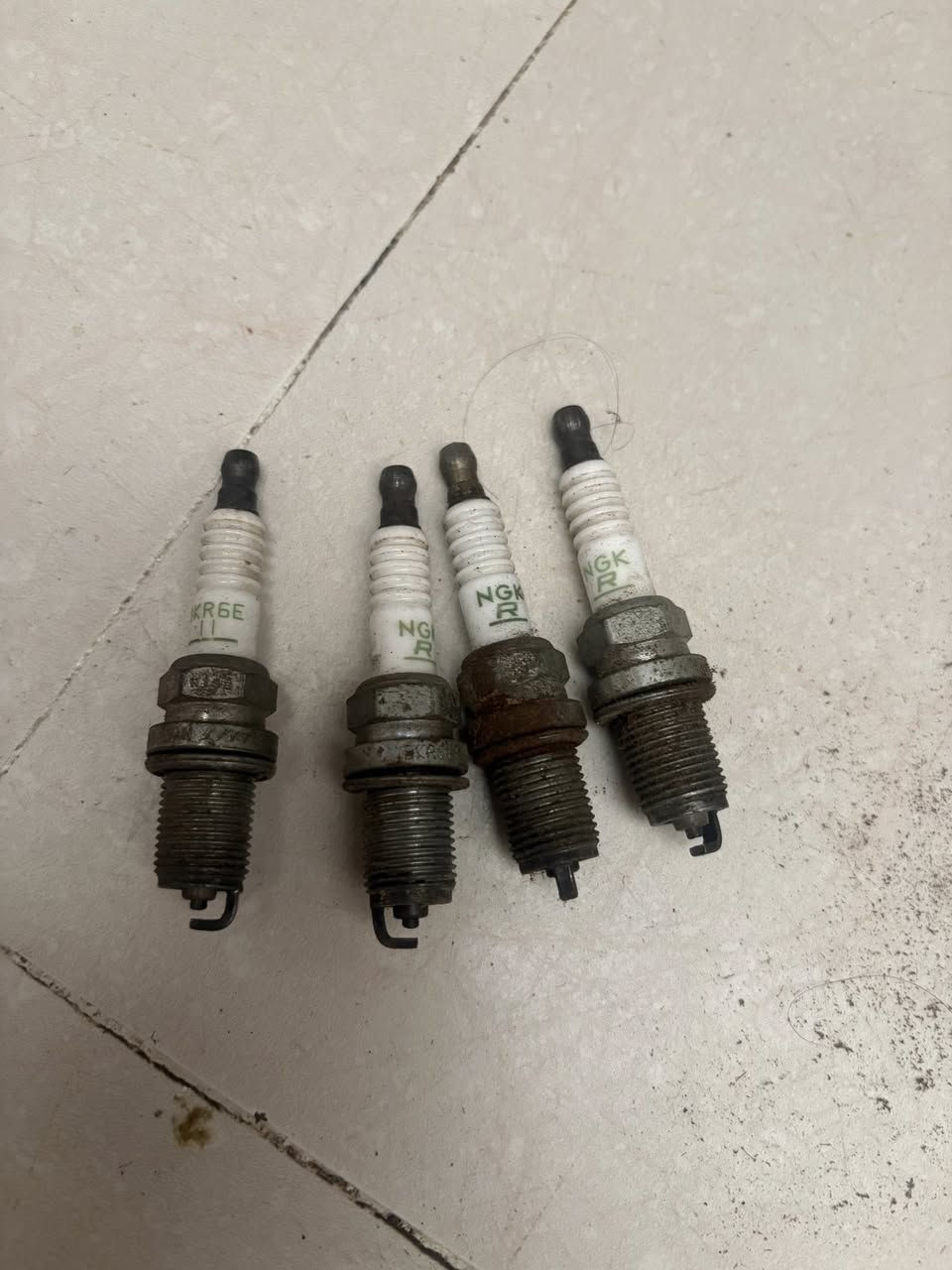 راوح عدد2 وحده بيهه فقط بوربرن سعر60

راديتر تبريد وبطل وصونده لا تصليح ولا ليك كلهن 60 الف
قاعده فيوزات10
قبغ مكينه15
4 كتفات ياباني كلهن 10
تخم واير 5
تخم بلك5 
فاكيوم5
فريز تبريد اصلي بدون تصليح ولا ليك 40
خرطوم شوته 5
*********** العنوان بغداد
