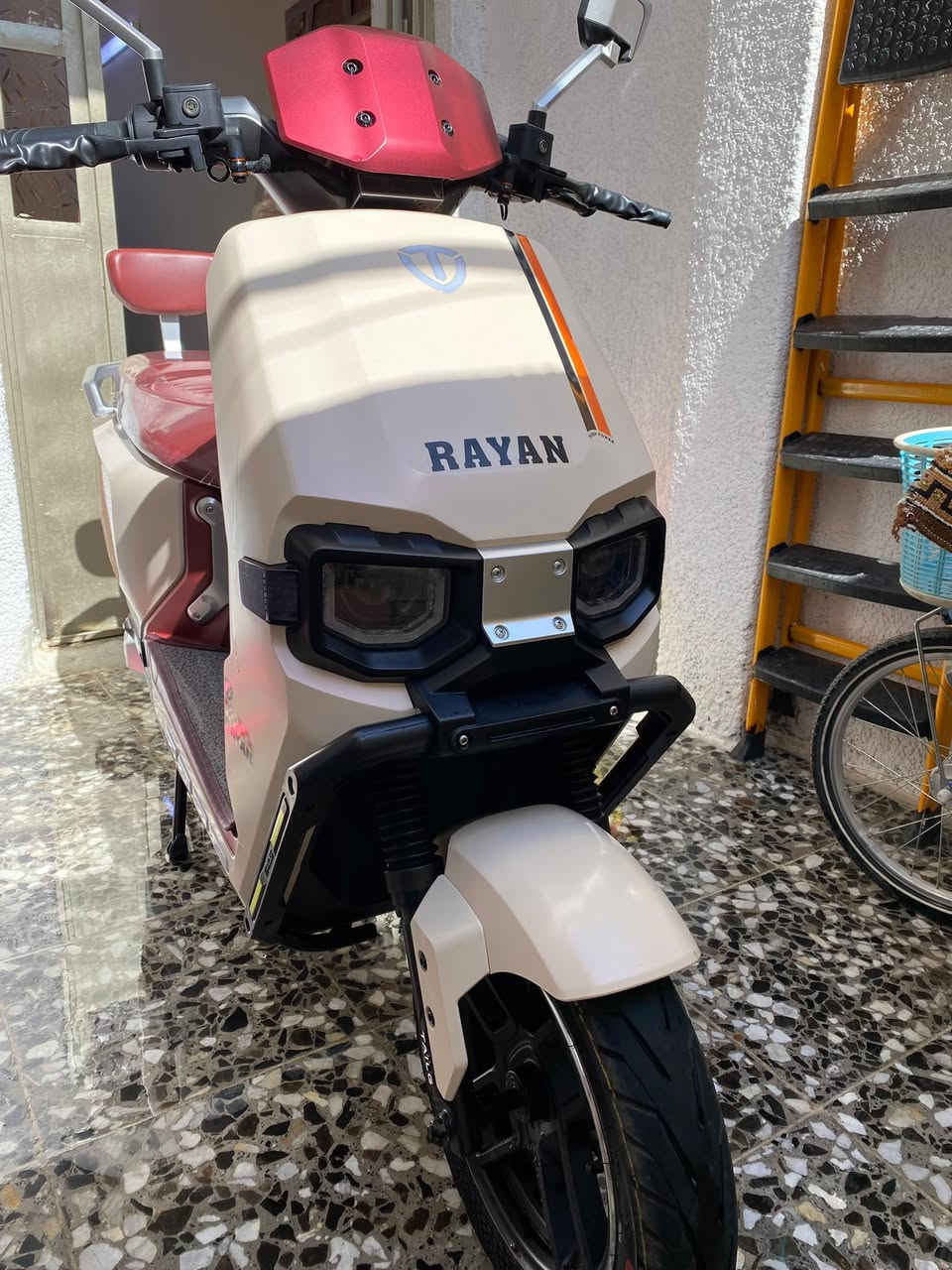 سلام عليكم 
ريان للبيع الحجم الكبير 6 بطاريات جديده صار سبوعين من مشتريه 
السعر 975 الف وبيه مجال 
العنوان مدينه الصدر قطاع 57 
هـ/***********
