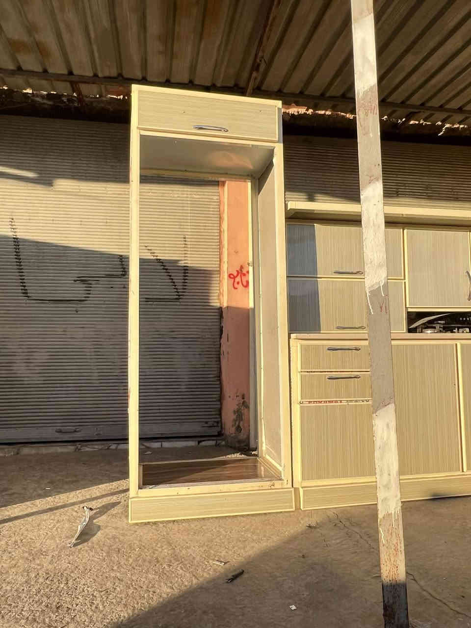 كونترات مايحتاج وصف اخو جديد درجه اولى اولى نضافة فول ١٠٠ بل مئة اخو جديد درجه اولى اولى فصال مو سوكي  وياة طباخ ومرشحة  كلها مرمر المنيوم كامل  للبيع بأسعار #مناسبه للاتصال على الأرقام ***********او ***********او خاص محلات ابو امير #موصل_كوكجلي
