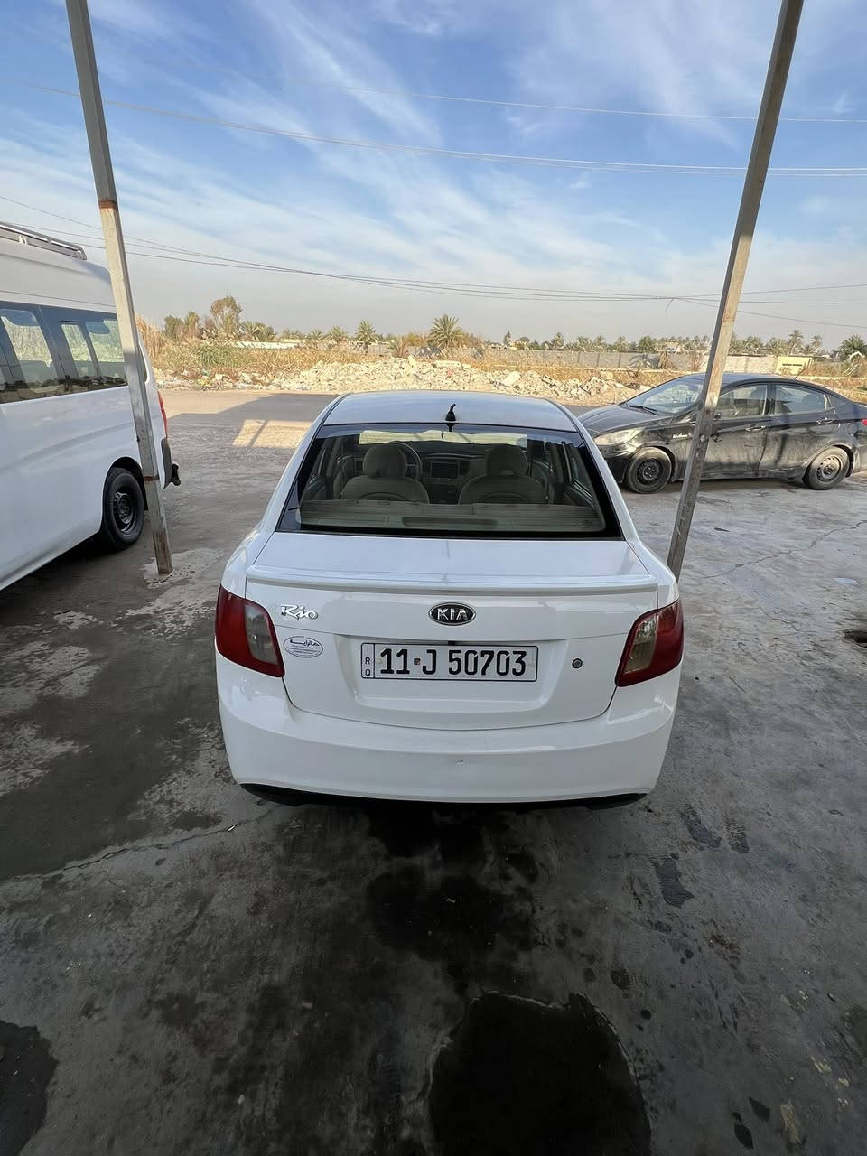 سلام عليكم للبيع كيا ريو موديل 2012 خليجي بيها صبغ قطعتين بدون دواخل ابد سياره جاهزه من كلشي مكينه ١٦٠٠ مكينه وكير فول الفول صدر جديد كفاله تخم تاير جديد رقم جديد هزه جديده سنويه جديده تبريد ثلج كهربائيات مكفوله جاهزه للاخير داخل لونين جلد دواخلها جديده سياره اي نقص مابيها مكاني بغداد اليوسفيه السعر 92  رقمي ***********
