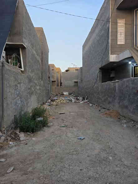 قطعه 100 متر مكان مميز بشارع التبليط الي بصف مدينة حمورابي قرب عميد قيس طابو زراعي سند ٢٥ الوحيده بالمنطقه لان كل المنطقه مبنيه ثاني قطعه عن التبليط وشارعهه راح يسوو مقرنص خدمات كامله ماء كهرباء مجاري سعرهه مناسب بالنسبه لمكانهه 60 وبيهه مجال للاستفسار
***********
