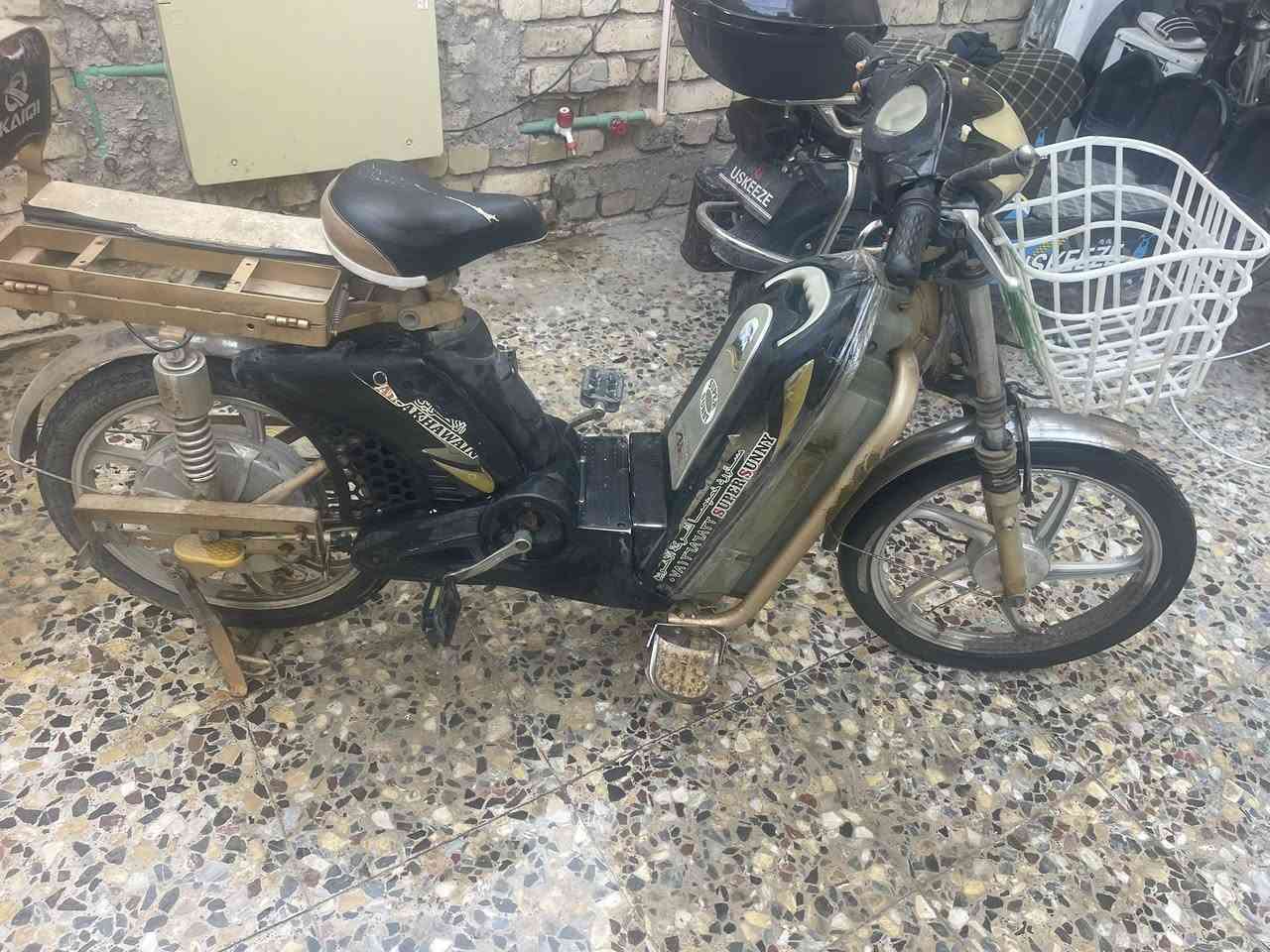 دراجة شحن الاخوين 
للبيع بسعر 150الف 
بيها مجال بسيط
ناقصها فقط بطاريات 
للتواصل ***********
