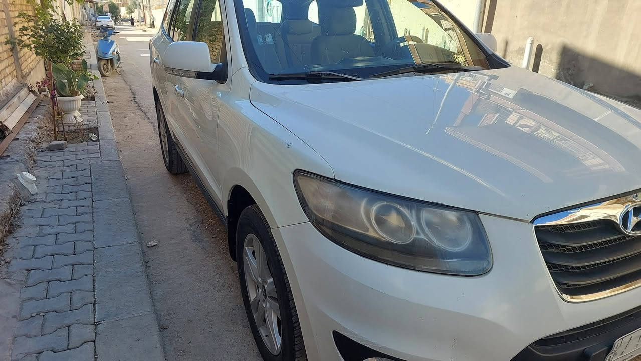 سنتافي موديل ٢٠١٠ رقم نجف تحويل مباشر فتحة ٧راكب تحكمات شاشه كامره ثلاث قطع تبريد محرك٦  ٣٥٠٠ جيد جدا تبريد شغال السياره بيها قطعتين صبغ  السعر ١٢٠ وبيها مجال العنوان الديوانية الشاميه للإستفسار الاتصال ***********
