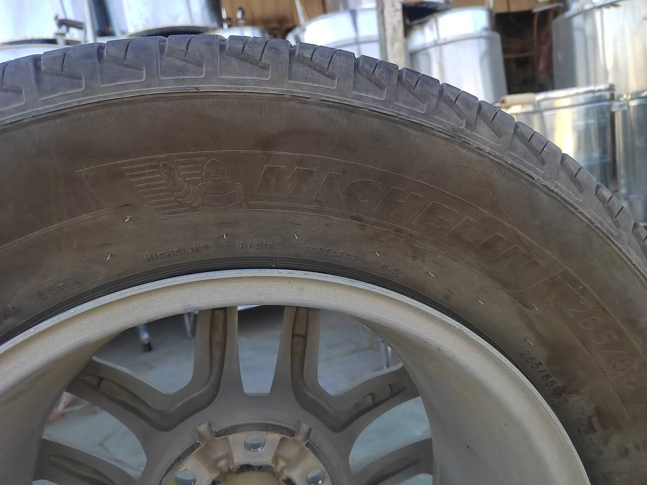 السلام عليكم ورحمة الله وبركاته
تخم ويل كب مع تايرات مشلن مال سياره تاهو ٢٤ ماشيه ١٠ الاف فقط نضافة الويل ١٠٠/١٠٠ مكاني ديوانيه المركز *********** خلي سعر وبالعافيه عليك شديت ويل بريمر
