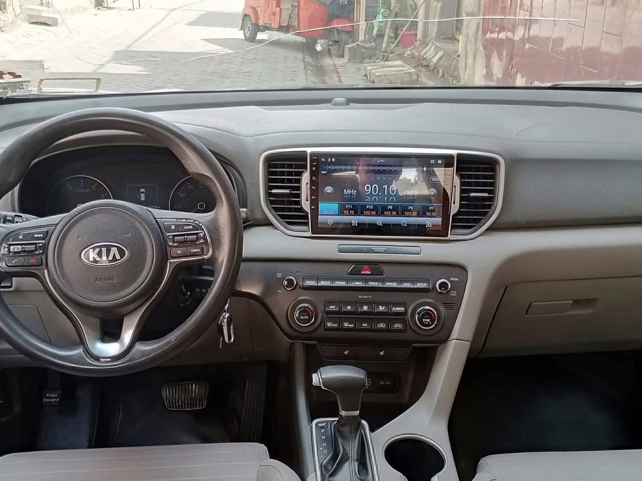 سلام عليكم كيه سبورتج البيع 2017 امريكي السياره مواصفات نص فول السياره مكفوله من كير ومكينه وحادثه مثل ما موضح بل صوره ماشيه 56 والسياره اليبل واحد بيهه صبغ بس بل جاملغ والباب مال السايق توحيد الون السعر 152 مكاني بغداد مدينة الصدر ***********
