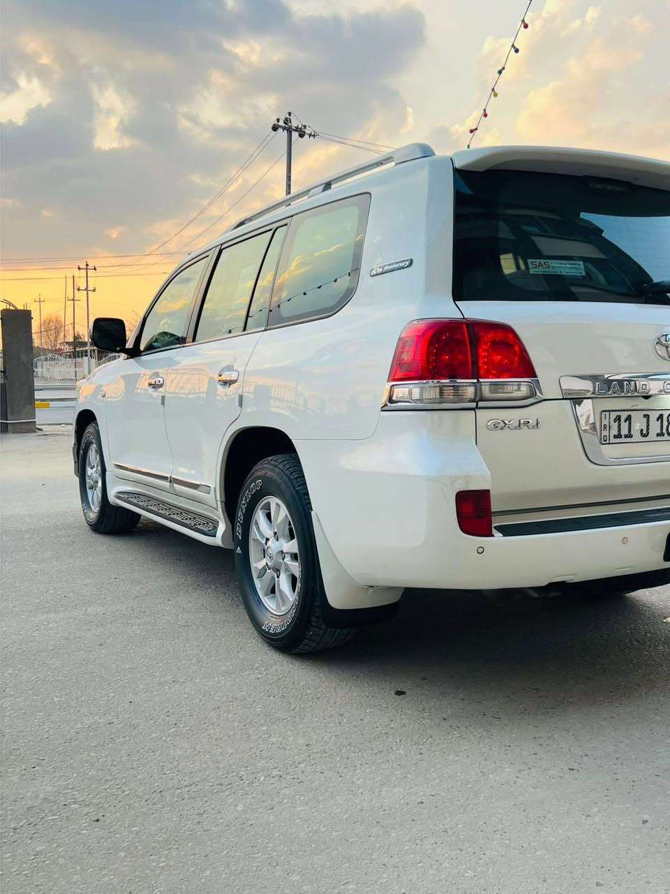 لاندكروز GXR i
موديل 2011 ستينيه أصل 
رقم بغداد مواصفات الستينيه معروفه 
كفاله عامة حتى الدعاميات فقط صبغ قليل بالتكمه ماشيه 117 ما بيه اي نقص حدادية الشركة تخم تاير جديد دنلوب ياباني السعر 335 للتواصل الاتصال ع الرقم *********** Singapore
