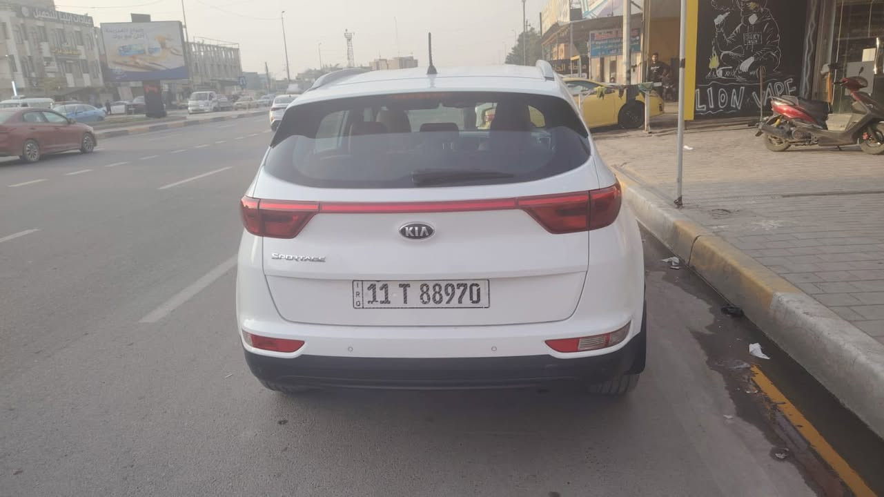 السلام عليكم 
كيا سبورتج ١٨ خليجي مكفوله السياره عدا بارد الباب الخلف الصدر
ماشيه ٨٧ الف 
مواصفات موضحه بالصور 
السياره بأسمي
للاستفسار ***********
