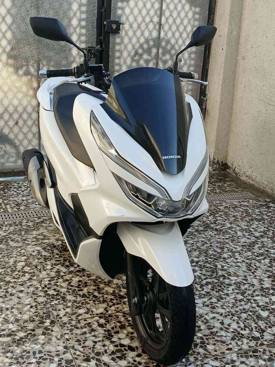 سلام عليكم بي سي اكس جيل الثالث
وارد كوري مكفولة كفاله عامه 
ماشيه 49 الف لون أبيض صدفي
مكينه كلجات خير من الله ستان حساس
حساس زدحام شرط كله اصلي
سكن بغداد حي النصر   ***********
