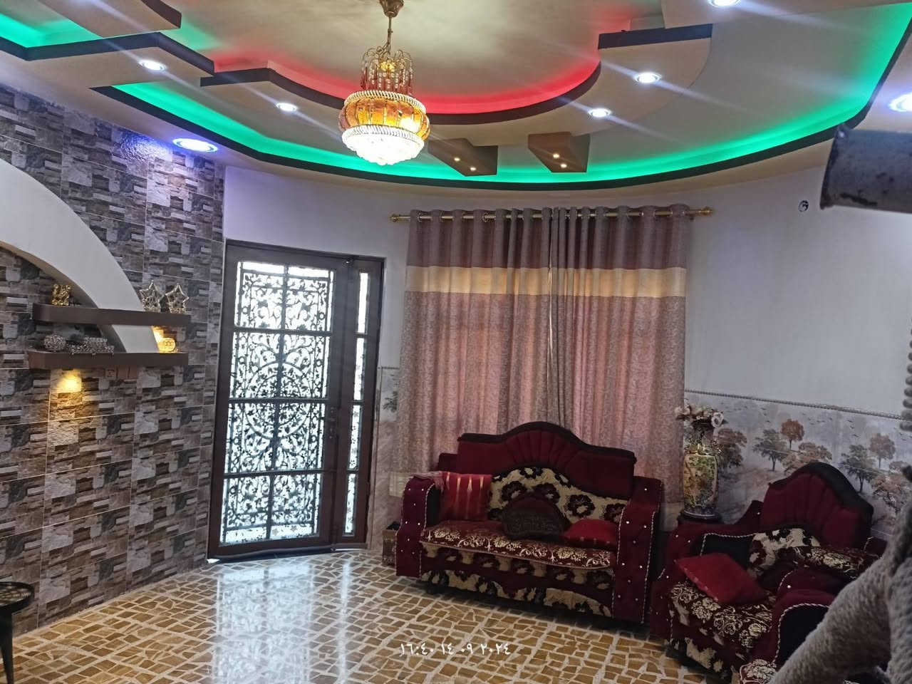 عقارات البناء الملكي...***********
للبيع...للبيع 
دار سكني. طابق واحد شروق تام جيد جدا  حي الصديق قرب الشارع المشجر  مساحه 200 متر واجه 10 متر شارع عرض 8 متر
2 غرفة نوم..هول..استقبال..مطبخ حار وبارد.. صحيات..بيتونه كبيره ...... السعر 270 مليون
