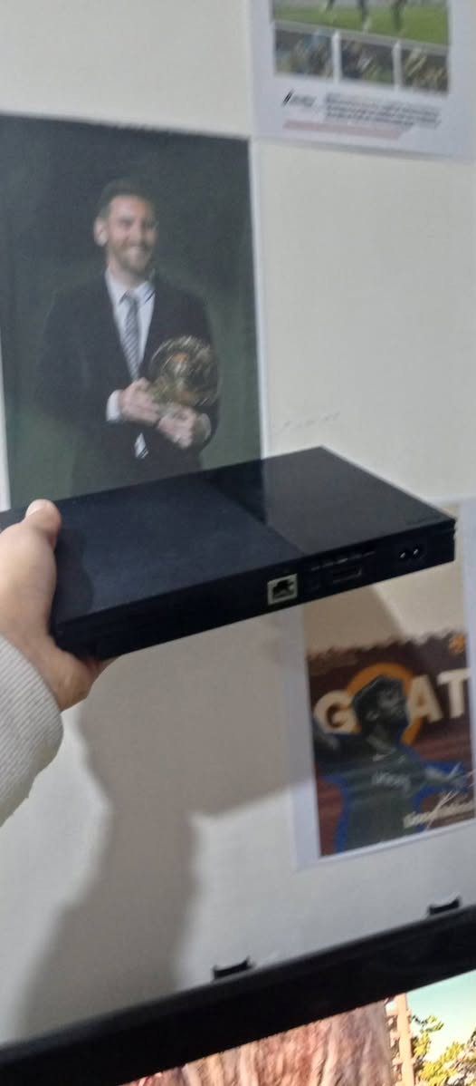 سلام عليكم شونهم شباب الطيبه متوفر بلي 2 فري ريجن يشغل اقراص وفلاش مع كامل ملحقات بي عطل بسيط من يشغل القرص يقره القرص بس يشخط القرص وهاي المشكله من ورا شريط ال عدسه يبدلونه ب5 الاف وذا تريد اقراص ينضاف عل سعر تواصل واتساب. ***********♥🫶🏻
