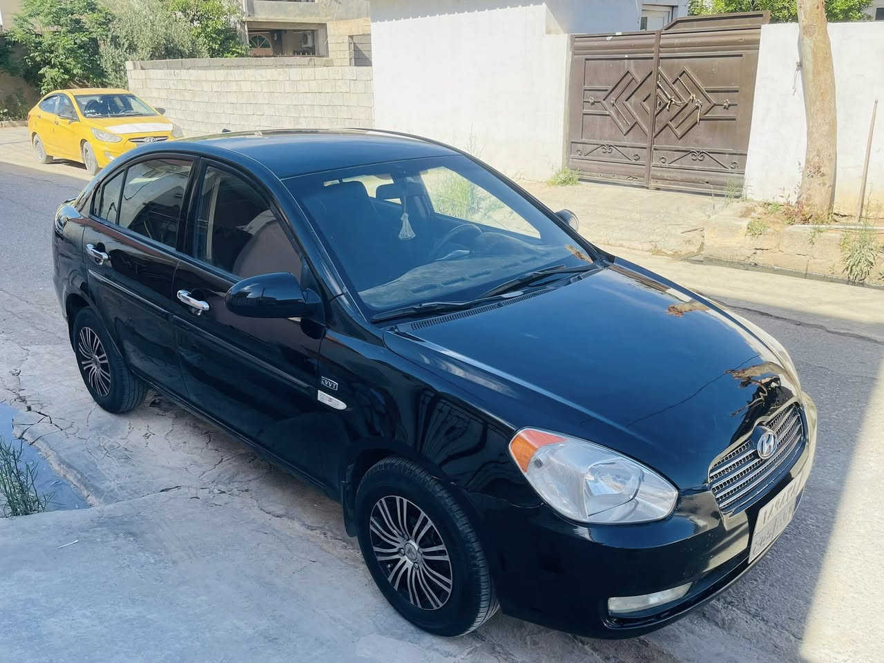 هوندای اکسنت 
مودیل 2009 
محرك 16 جبیر 
سیارە حلوە و کاعدە بدون مصرف 
تایرات جدید دواخل جدید کلها جدید 
صورە ضرر موجود بل منشور 
بیها بونیت صبخ و جوە بابین سکن صبخ بدون دواخل 
گیر و محرك بشرط بدون صرف و بوخار 
کوبون بنزین موجود 
شرط تحویل و وکالە 
مکان سیارە کرکوک 
سعر 73 بی مجال 
***********
