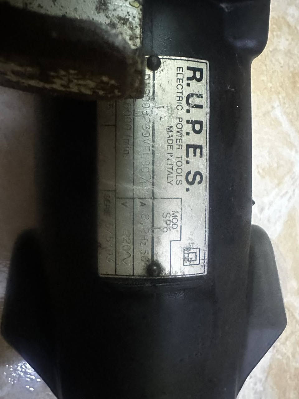 السلام عليكم كوسره ايطاليه اصليه كبيره سعر ١٥٠ الف مكان بغداد ***********
