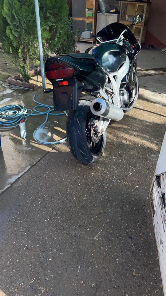 سلام عليكم ٩١٩  للبيع دراجه شرط مناقصه برغي دراجه محرك مبدل فقط كازكيت وبقيه كله بلادي سعر ١٥ وبي مجال للطيبين 
 مستعجل للبيع ***********
