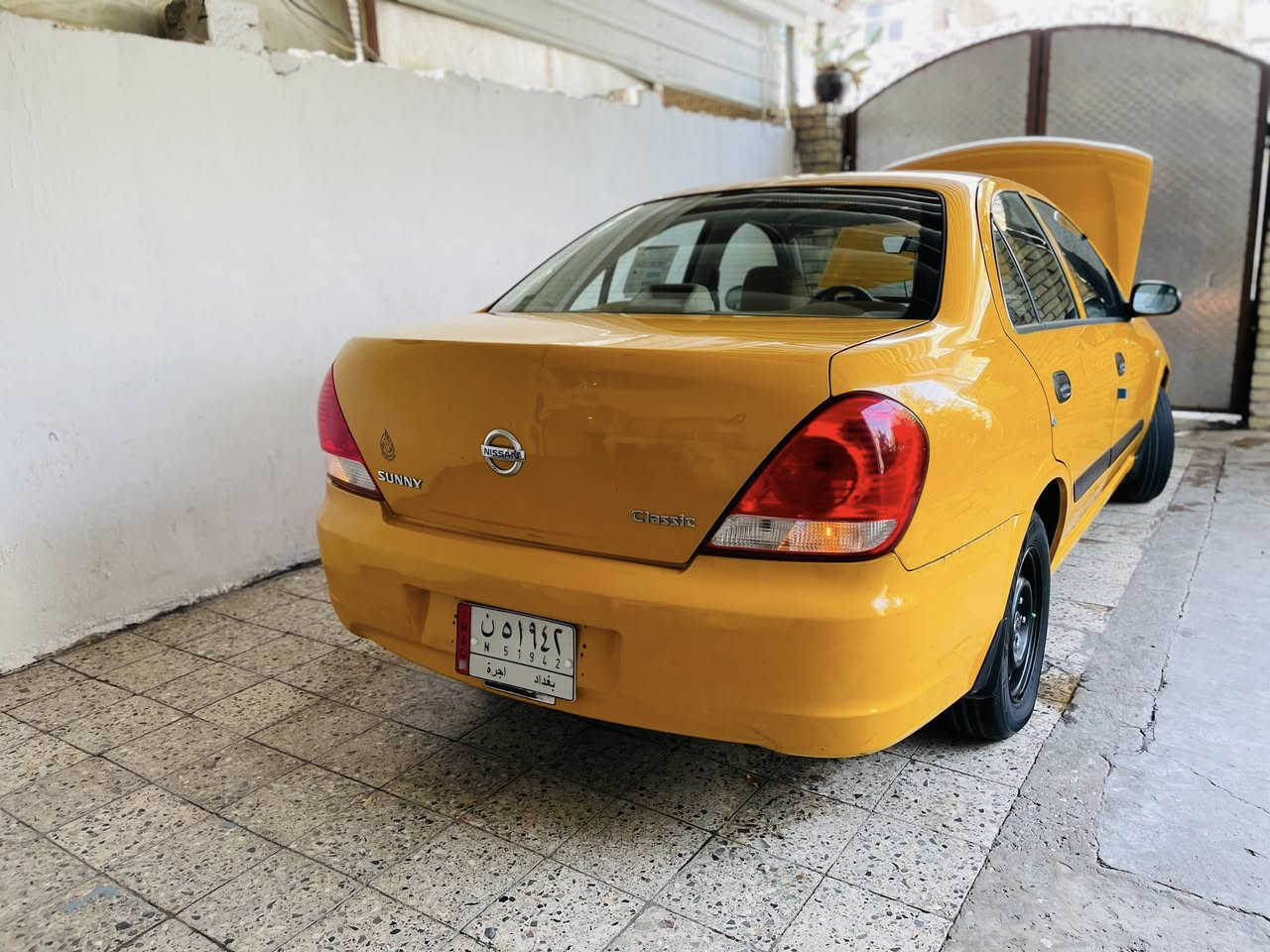 السلام عليكم للبيع نيسان سني 2011 مال شركة بيهة صبغ قطعتين باب وجاملغ خلفي سيارة نضيفة كير اوتو سعرهة ٩٢ مكان بغداد الدورة ***********
