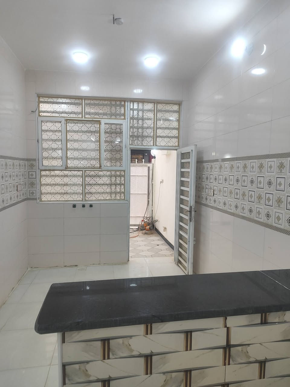 بيت للايجار سعر الايجار 250 العنوان حي الصحه.تصل إلى رقم  ***********
