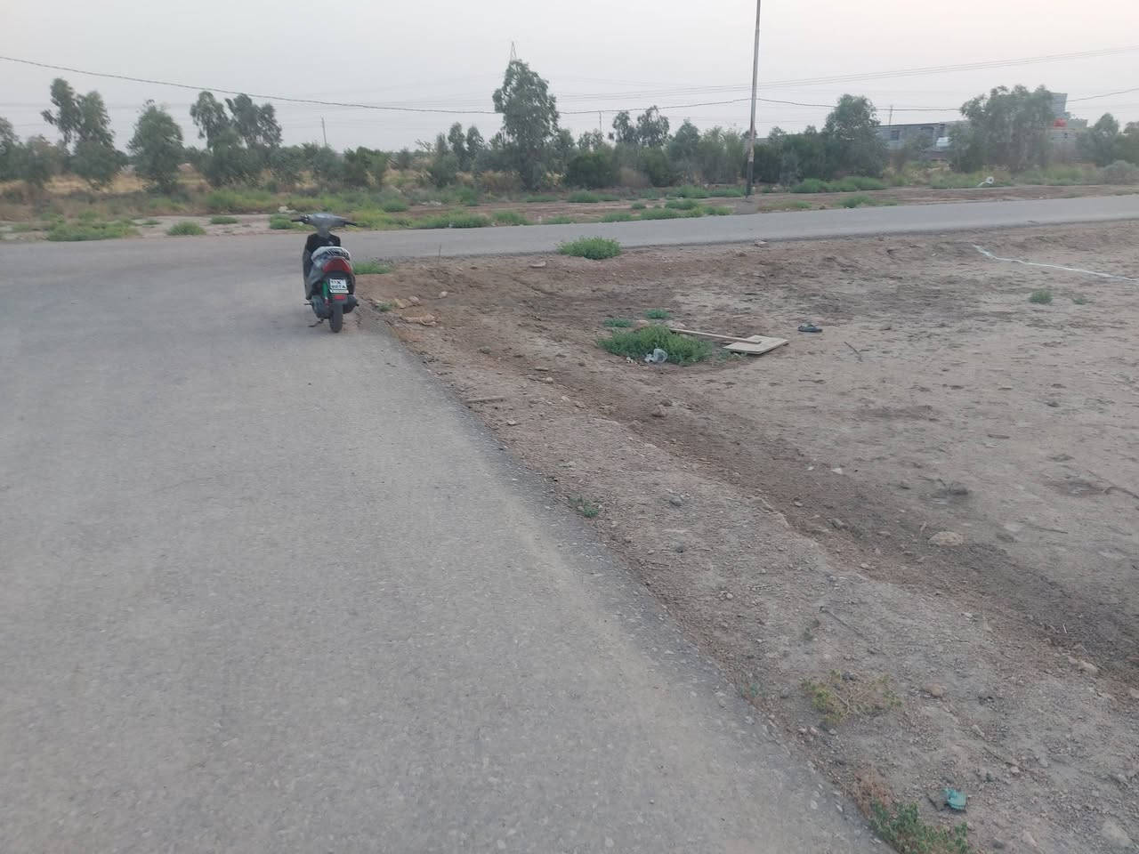 السلام عليكم قطعه ارض للبيع 
مساحه ٢٠٠متر طابو زراعي سند ٢٥ 
الحمزه الشرقي حي منصور 
رقم الهاتف ***********
