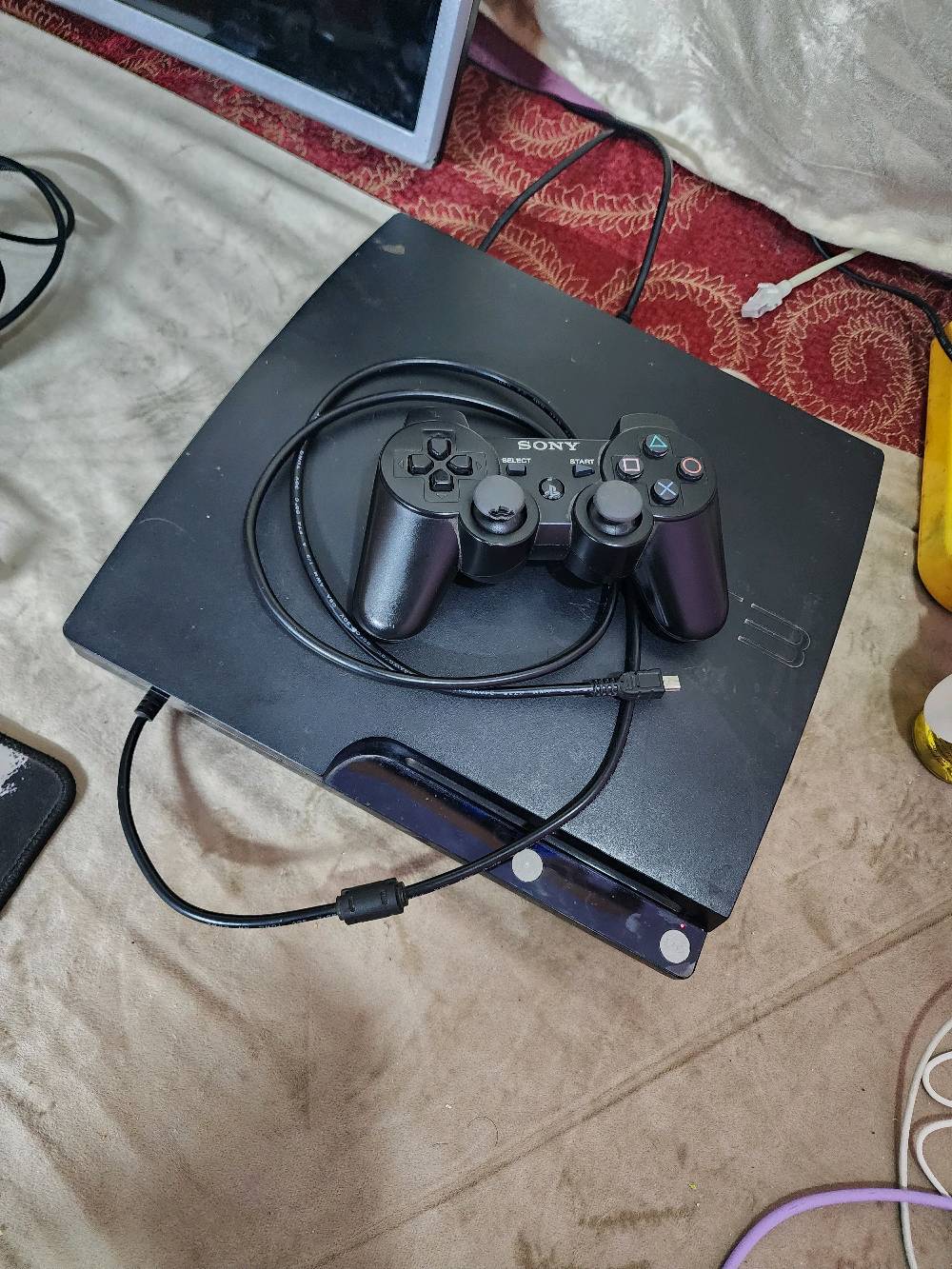 بلي 3 سلم مهكر 
الجهاز مهكر كاستم وكامل وبيه هارد 1000 گيگا يعني 1 تيرا وبيه العاب تقريبا 35 لعبة وبيه مكاتب تحمل منها العاب الجهاز مفتوح مبدل معجون نضافته 75% مكاني بغداد ماعندي توصيل نهايته 100 الف لاتتعامل اذا مو شراي 