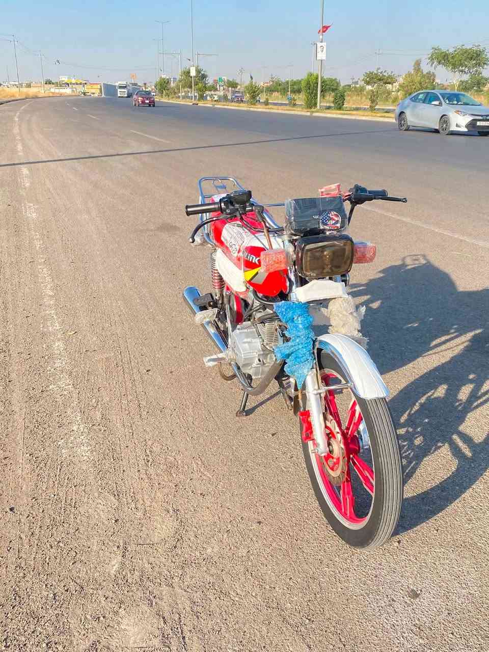دراجة سونك
موديل 23خمسة كير
كبس ما مفتوح كهربائيات كله شغال 
دراجة نضيفة 
السعر 500وبي مجال
للتواصل واتساب ***********
