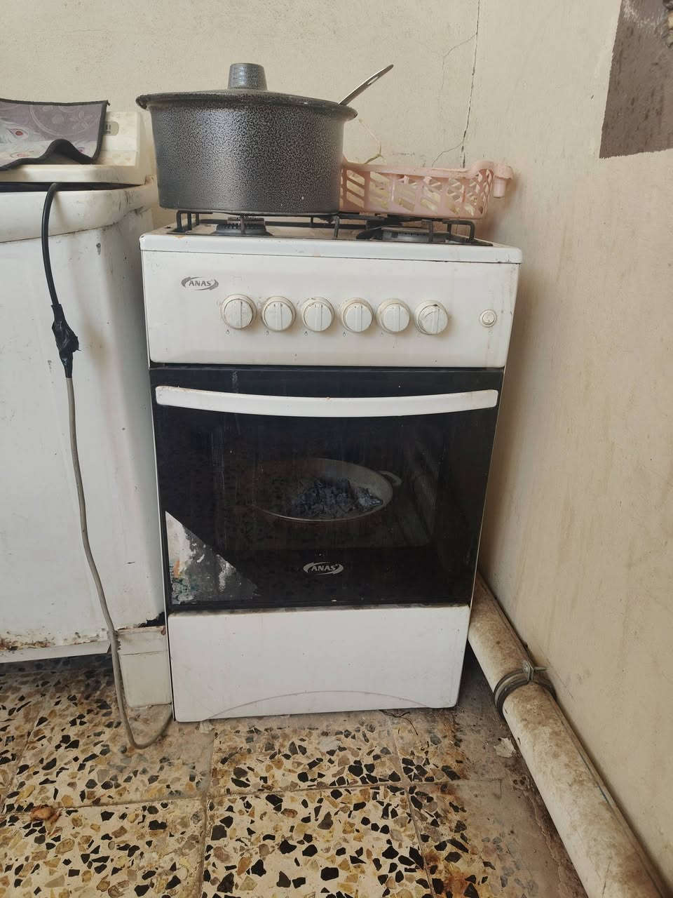 طباخ للبيع شغال بس متروك صار فتره مال بيت سعره 65 
مكاني كركوك ***********
