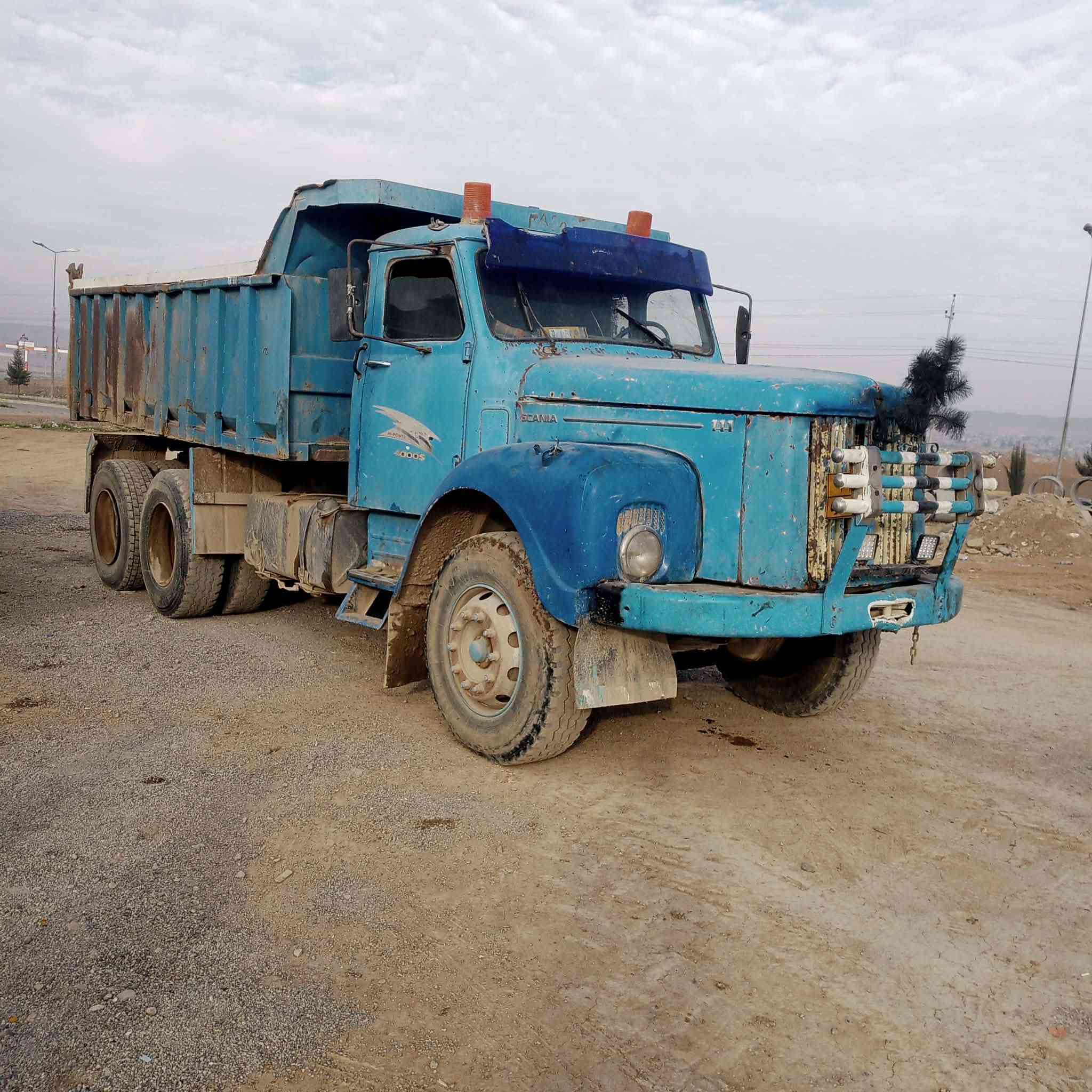 السلام عليكم
قلاب 111 للبيع  رقم دهوك موديل 80 مجموعه

محرك كير اكسلات كله شرط مكان السياره اربيل كلك 
السعر 65 وبي مجال قليل
رقم الهاتف***********
               ***********
