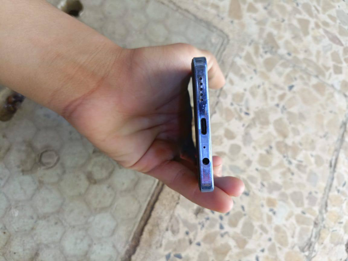 سلام عليكم
تليفون تكنو كامون20برو 5G
ذاكرة 256
جاهز نضيف
مستبدل فقط ايسي شحن 
ببجي 90فريم
جهاز خير من الله
محتاج وريد ابيعه
سعر 160
وياه شاحنه عاديه
رقم***********
او طب خاص
مكاني بغداد دوره ابو دشير
