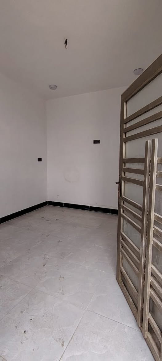 يالله الدار للبيع خلف حلويات ابو سلام مساحه 100متر طابو زراعي غرفتين نوم بيت جديد للستفسار رقم صاحب الدار ***********
