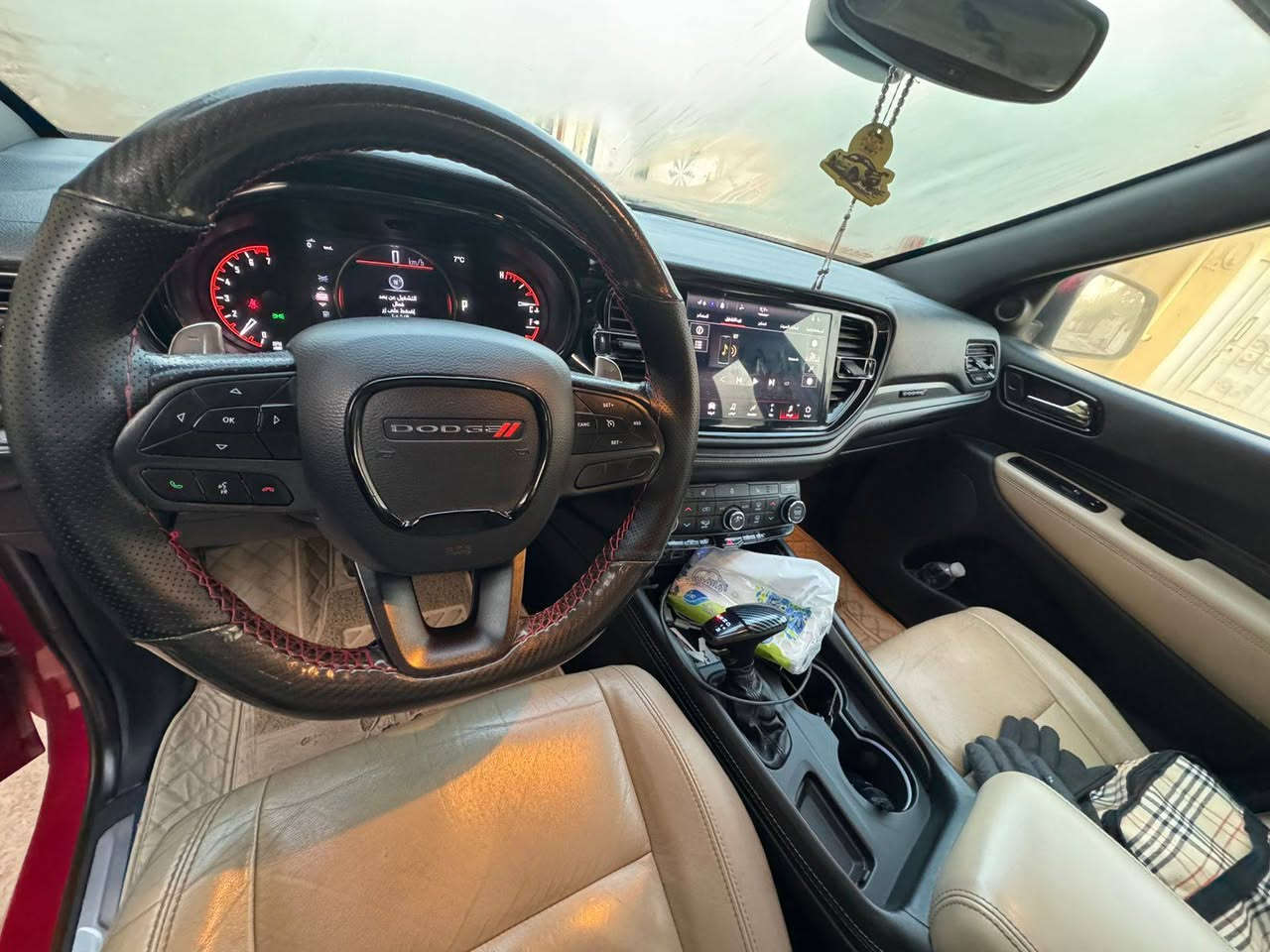 هي 2021 خليجي +GT رقم اربيل ماشية 133 الف كيلو
محرك 6 سلندر 3600
ضربتهه ستوته هي وواگفه بالباب صار بارد بالجامرلوغ جهة السايق وانصبغ شوية من الهلال مالته وجزء من الدعامية البلاستك هم
البنيد والجامرلغ الامامي اللاخ والصندوق والدعامية الخافية والجامرلوغات الخلفية مغلفات ppf حماية
كشنات جلد تدفئة بالمقاعد والستيرن بيهه نظام مانع تصادم خلفي (توقف ذاتي) بيهه نقاط عمياء ورادارات جانبية والبنيد مالتهه شكله مال SRT طبعاً هو جاي بلادي قليل يجن هيج
هاي اهم المواصفات البيهه سعر 170 وبيه مجال رقم تلفون ***********
