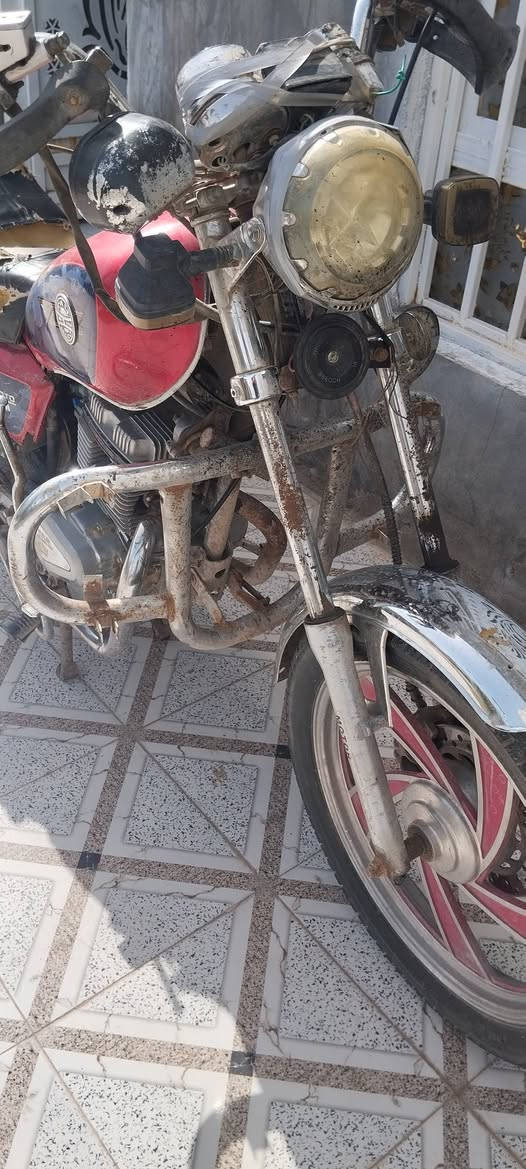 سلام عليكم  دراجة 17 للبيع  وراق الشراي يتصل عله رقم ***********
