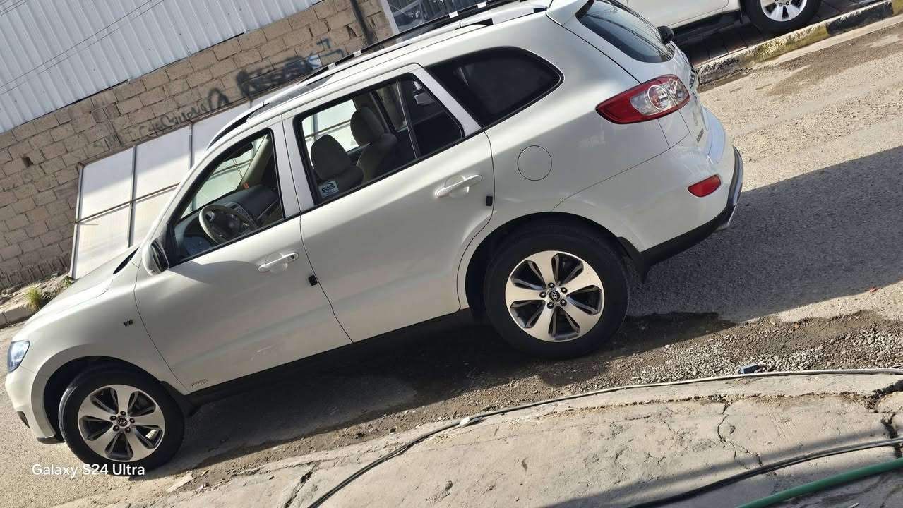 السلام عليكم 
للبيع 
سنتافيا خليجي رقمها بغداد موديل ١٢ محرك ٦ ٣٥٠٠ على وضع الشركة السيارة اخت الزيرو ماشية ١٠٠ استخدام شخصي تبريد ٣ قطع ٧راكب فتحة سقف كامرة اشاير بالمري مري شفط السيارة مال بيت .كلين كفالة عامة.الشراي يراسلني واتساب ***********
