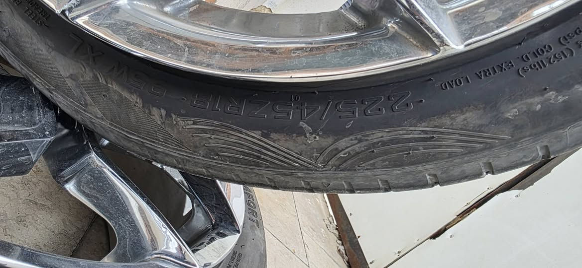 للبيع تخم ويلات MKW كروم قياس 18 ويا تايرات
القياس: 225/45ZR18
الحالة: نظيفات وبدون لحامات أو تشققات
الشكل سبورت ولمعة قوية
***********
