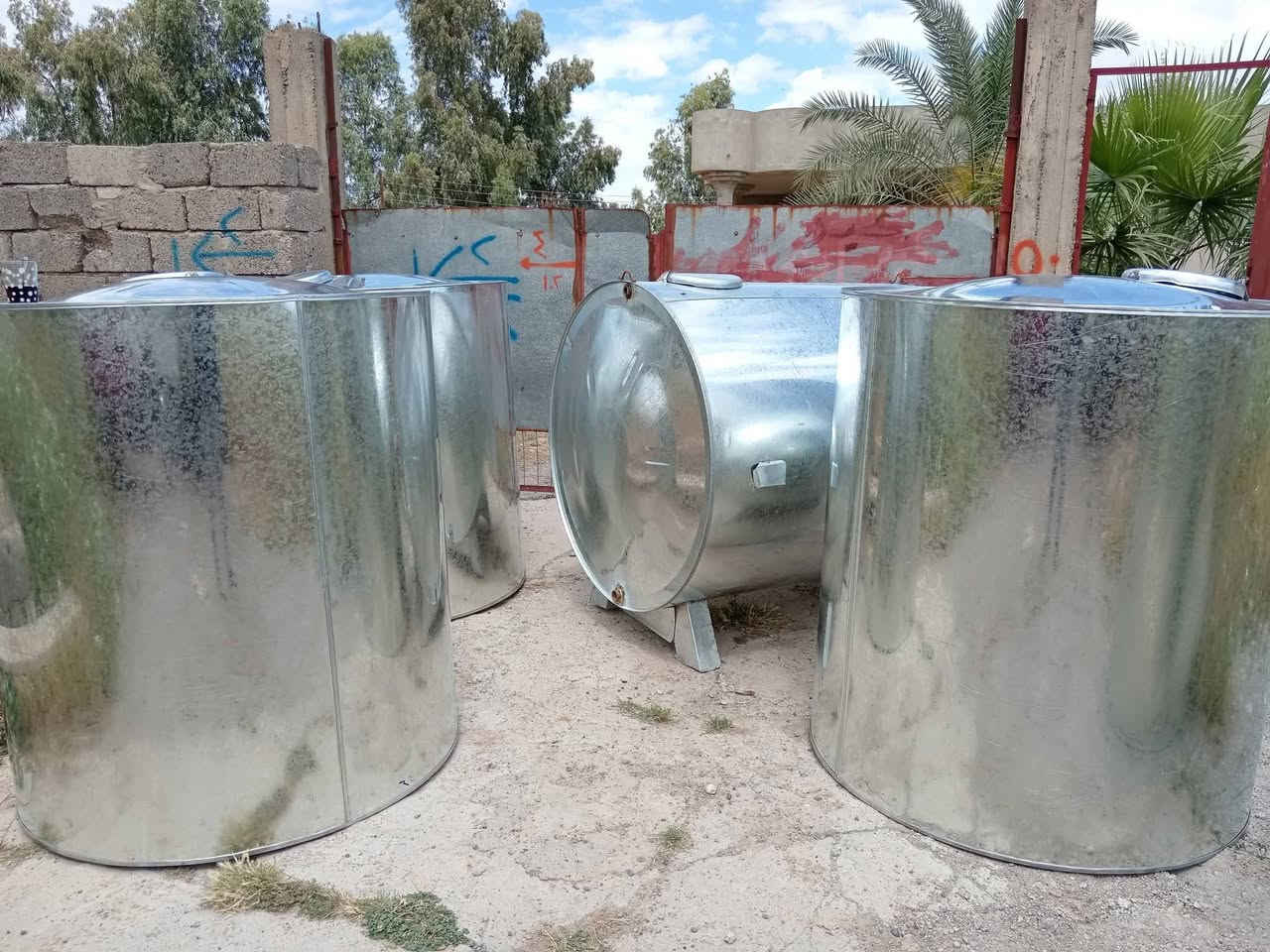 بسم الله وعلى بركة الله
يتوفر خزانات الحجم الكبير الاسم 1400لتر الحقيقه 1300لتر 
التفاصيل المتوفره حالياً 
بليت مغلون ALSFAR 
العنوان ناحية الشوره_قرب سكه حديد مفرق قريه المجمان 
متوفر توصيل داخل الشوره وخارجها لباب بيتك
***********
