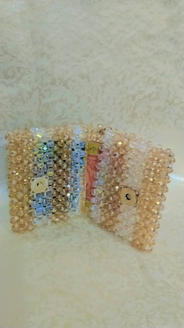 من كولكش العيد 
نفذ حسب الطلب من خرز كريستال زجاجي 
الحجز العيد مفتوح
يوجد توصيل لجميع محافظات العراق وداخل هيت


**إذا كنت صاحب هذا الإعلان وتريد حذفه لأي سبب، رجاءا أرسل رسالة إلى الدعم الفني**