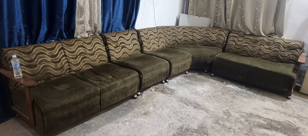 الغرفة ١٥٠
الكاونتر ٥٠
السنك ٥٠
الرفوف ٢٥
التخم ١٠ مقاعد ب١٠٠ 
بغداد جسر ديالى القديم 
قرب مستشفى التويثة
***********
