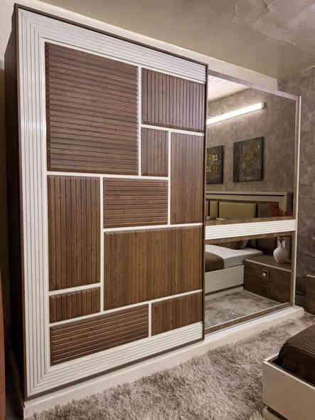 غرفة للبيع ٨قطع مجرات هايدروليك بيهه اناره السرير مخزن سعرهه ٨٥٠ اي ضرر مابيهه *********** غرفة تكمة
