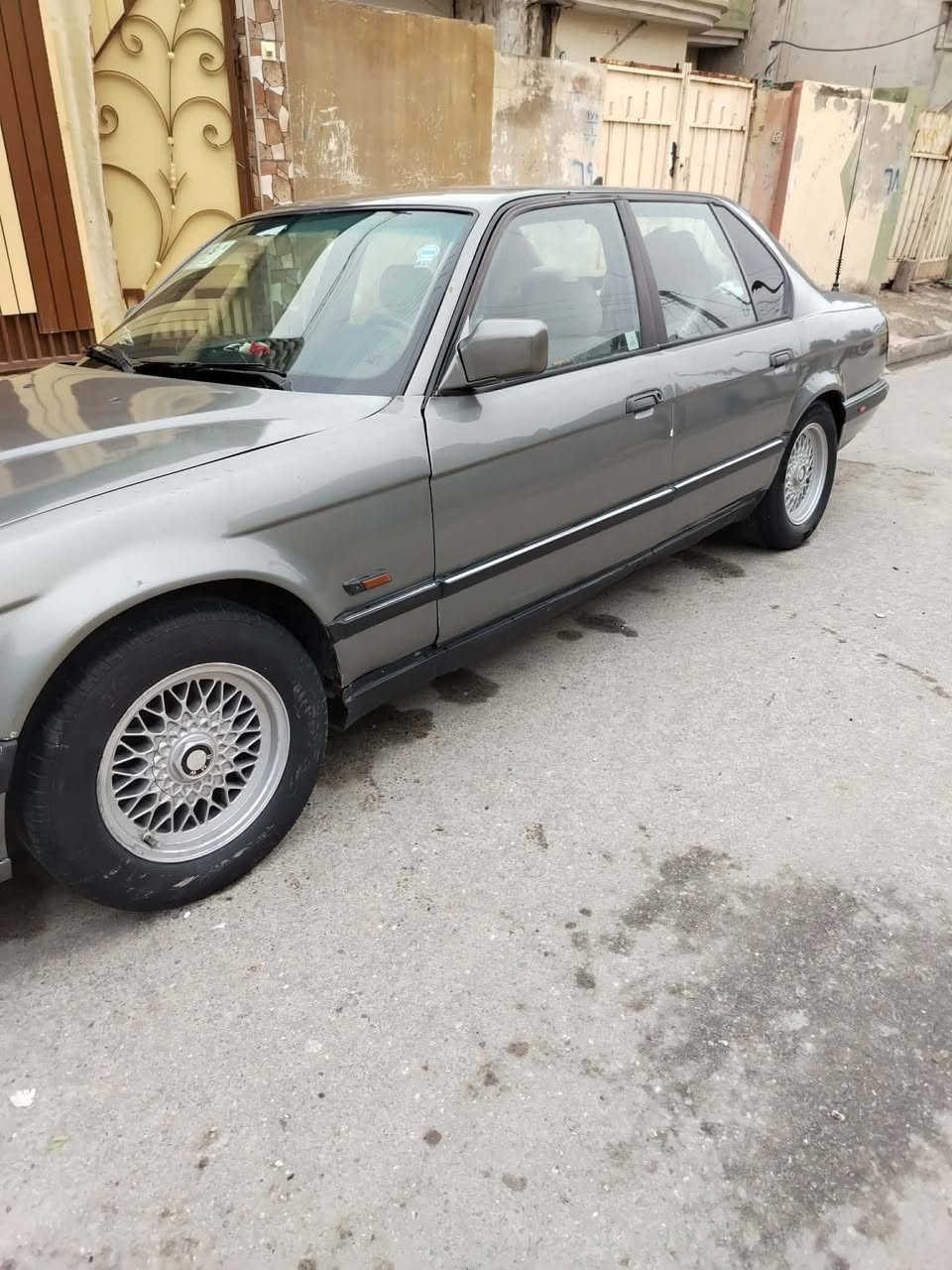 سياره BMW 735 لون فيراري شرط التحويل سنويه2029كير محرك شرط مصبوغه جماليه طخم تاير ويل عنكبوت شاشه وسماعات طخم جديد كشنات جلد سعرها 40تواصل اتصل ***********
