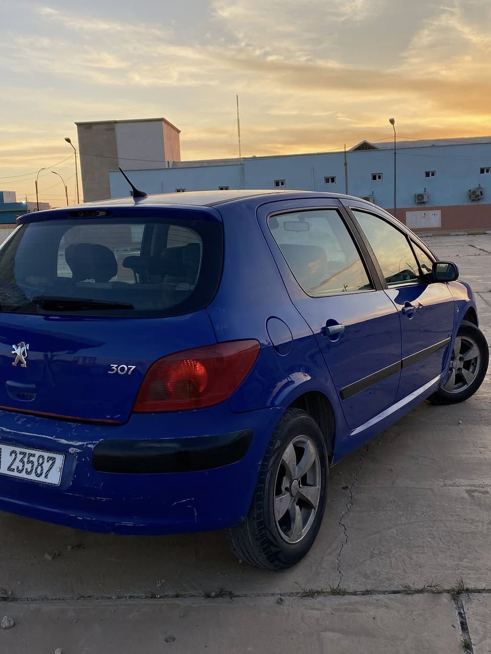 للبيع
السلام عليكم
بيجو ٣٠٧ موديل ٢٠٠٥
رقم واسط دولي جديد مشروع وطني  باسمي تحويل ثاني يوم محرك١٦٠٠ ✅ كير اوتوماتيك ✅ كهرباء بلاديه✅ صدر ٨٠٪؜✅ تبريد تدفئه شغاله✅ سنتر لوك ✅ جام امامي كهربائي✅ارضيه جلد✅ ايرباك+شاصي سليمه جامه اماميه تعبانه 
اكو جراد بالسياره يعني كشرها مو حيل نضيف بالاضافه بيها ضربه بالجاملغ الخلفي جهه السايق  والدواسه بيها شوي معجون 
سياره بيها نقوصات  ويحتاجلها ترتيب بسيط
السعر ٤٣ وبي مجال بسيط 
سياره تتواجد في الانبار-قضاء حديثه/ بغداد-سيديه
للاستفسار 
***********
